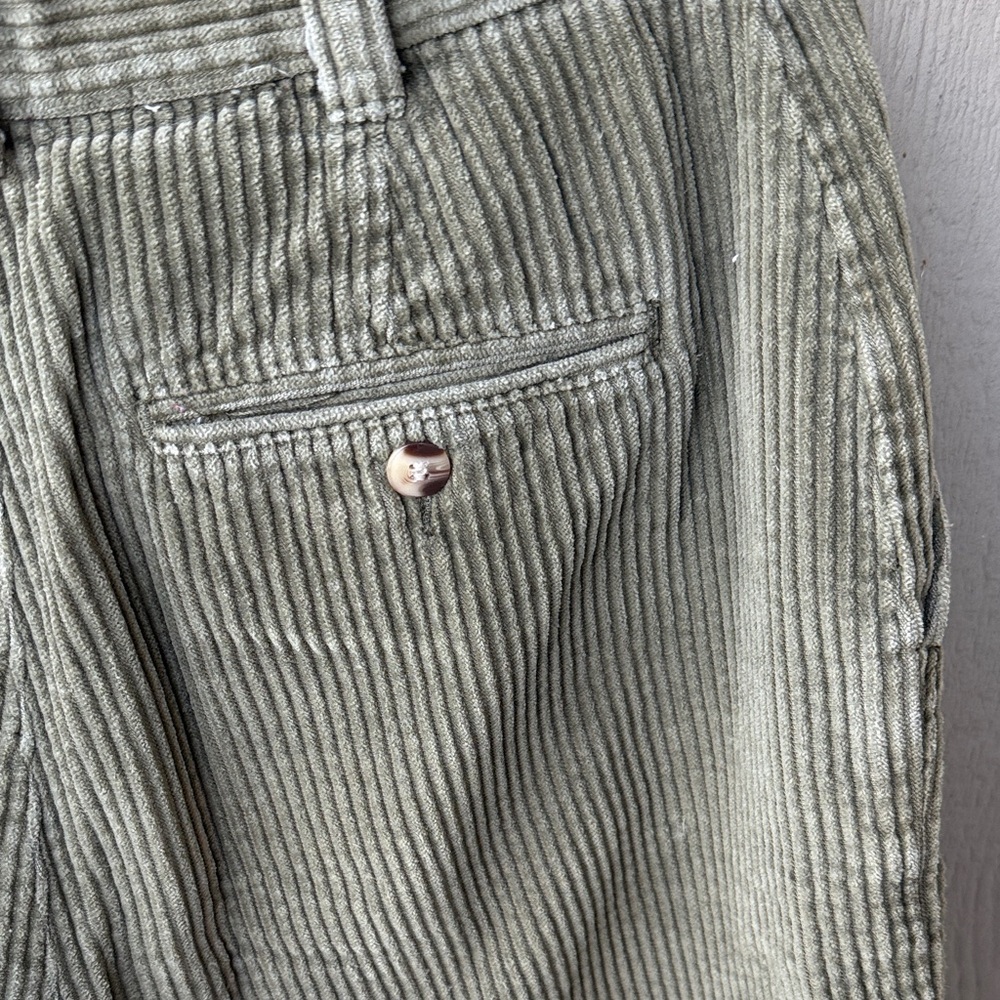 Eddie Bauer “Vintage-inspired Eddie Bauer corduroy Bermuda shorts (Y2K era)” - Picture 11 of 11
